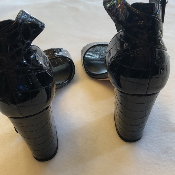 Stuart Weitzman Chunky Black Embossed Sandals. Size 7.5. - Picture 4 of 8